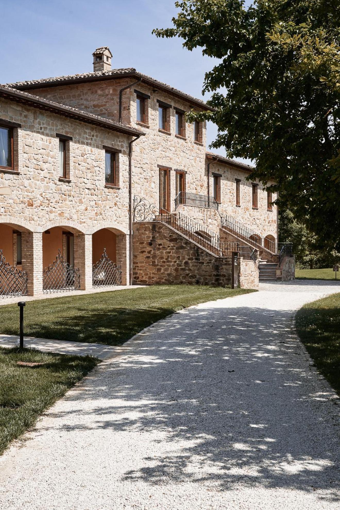 Borgo Lanciano Hotel Castelraimondo Ngoại thất bức ảnh